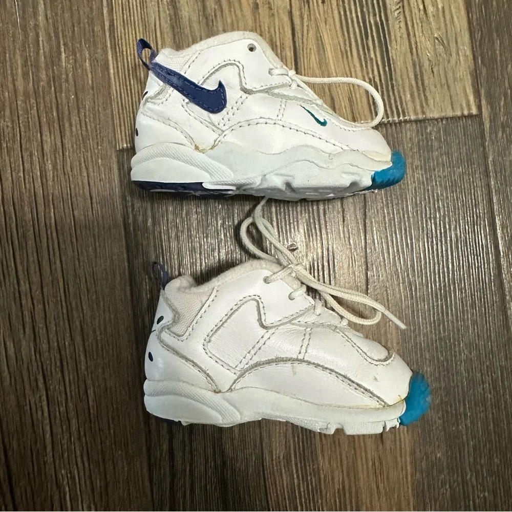 Vintage NIKE baby edge trainer II leather sneaker tennis shoes size 2 boy girl